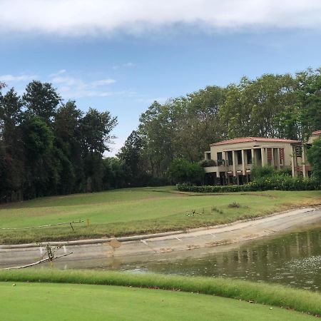مانيسار Villa At Tarudhan Valley Golf Resort المظهر الخارجي الصورة