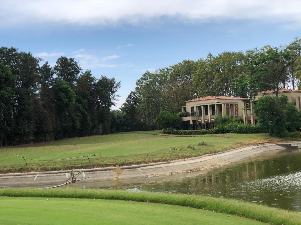 مانيسار Villa At Tarudhan Valley Golf Resort المظهر الخارجي الصورة